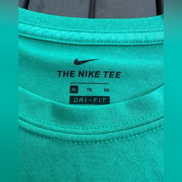 Nike Dri Fit Youth XL thin t-shirt. Excellent condition! - Picture 2 of 2